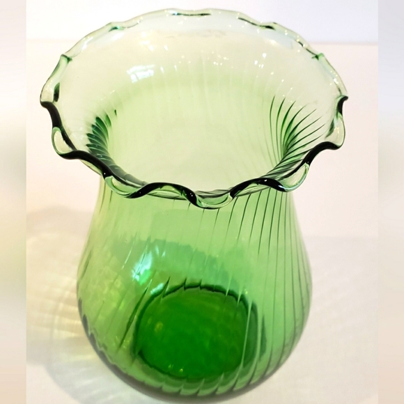 Vintage Anchor Hocking Emerald Green Optic Swirl Vase Holiday Gift - Picture 4 of 7